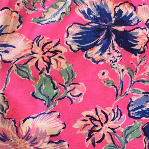 Lilly Pulitzer scalloped shorts! - Picture 2 of 7